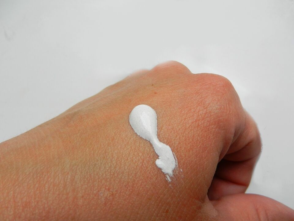 Photo of cream intenskin available from Elizabeth Analysis of Dublin