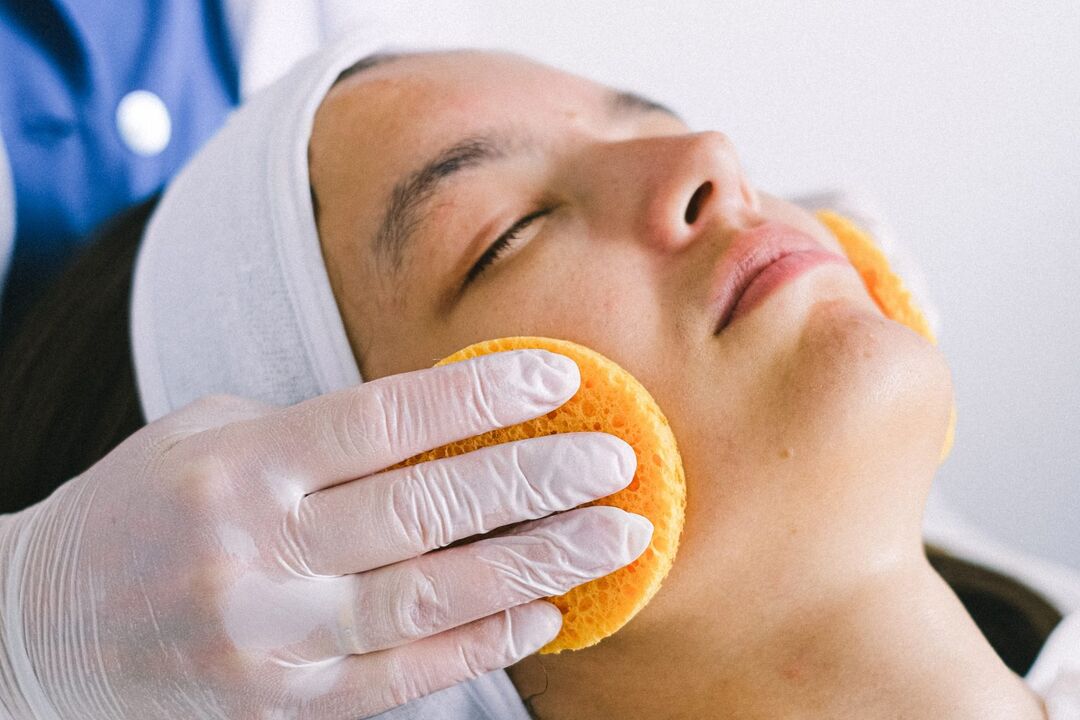 Deep facial skin cleansing - a necessary procedure from the age of 30 onwards