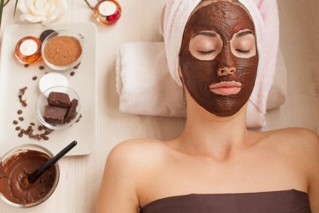 Dark chocolate face mask for smooth, velvety skin