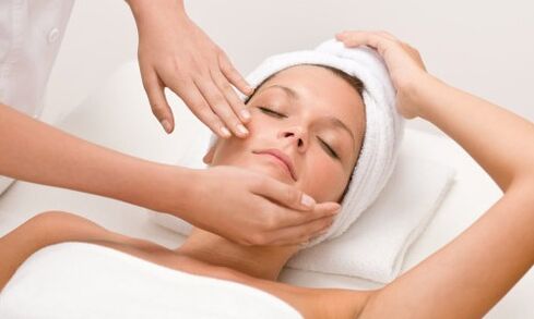 The sculptural facial massage will provide the skin with the necessary lifting effect